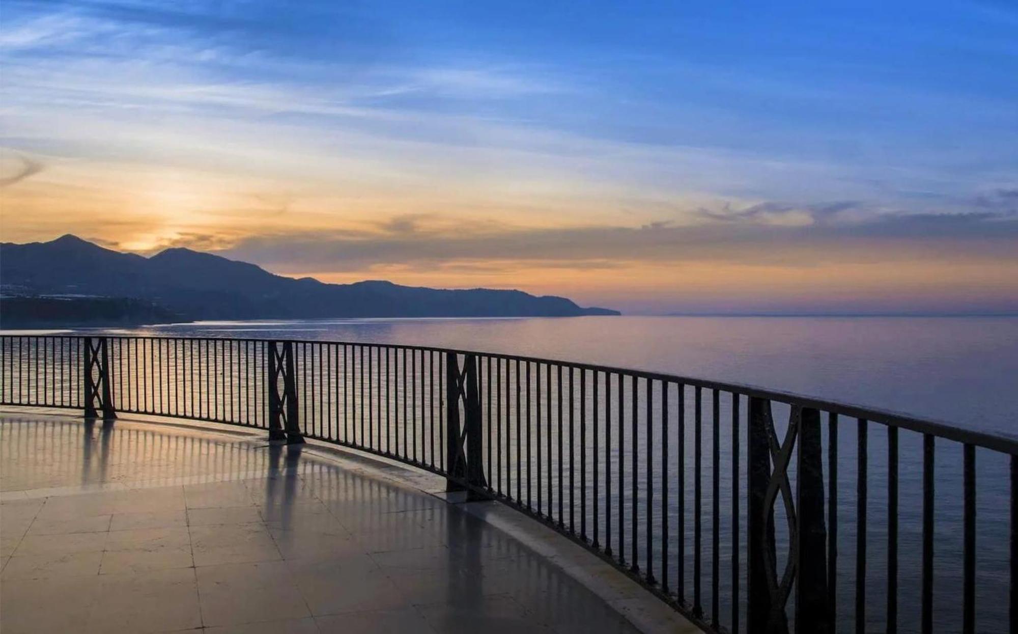 Estudio Jimena Cordoba En El Centro De Nerja Exterior foto