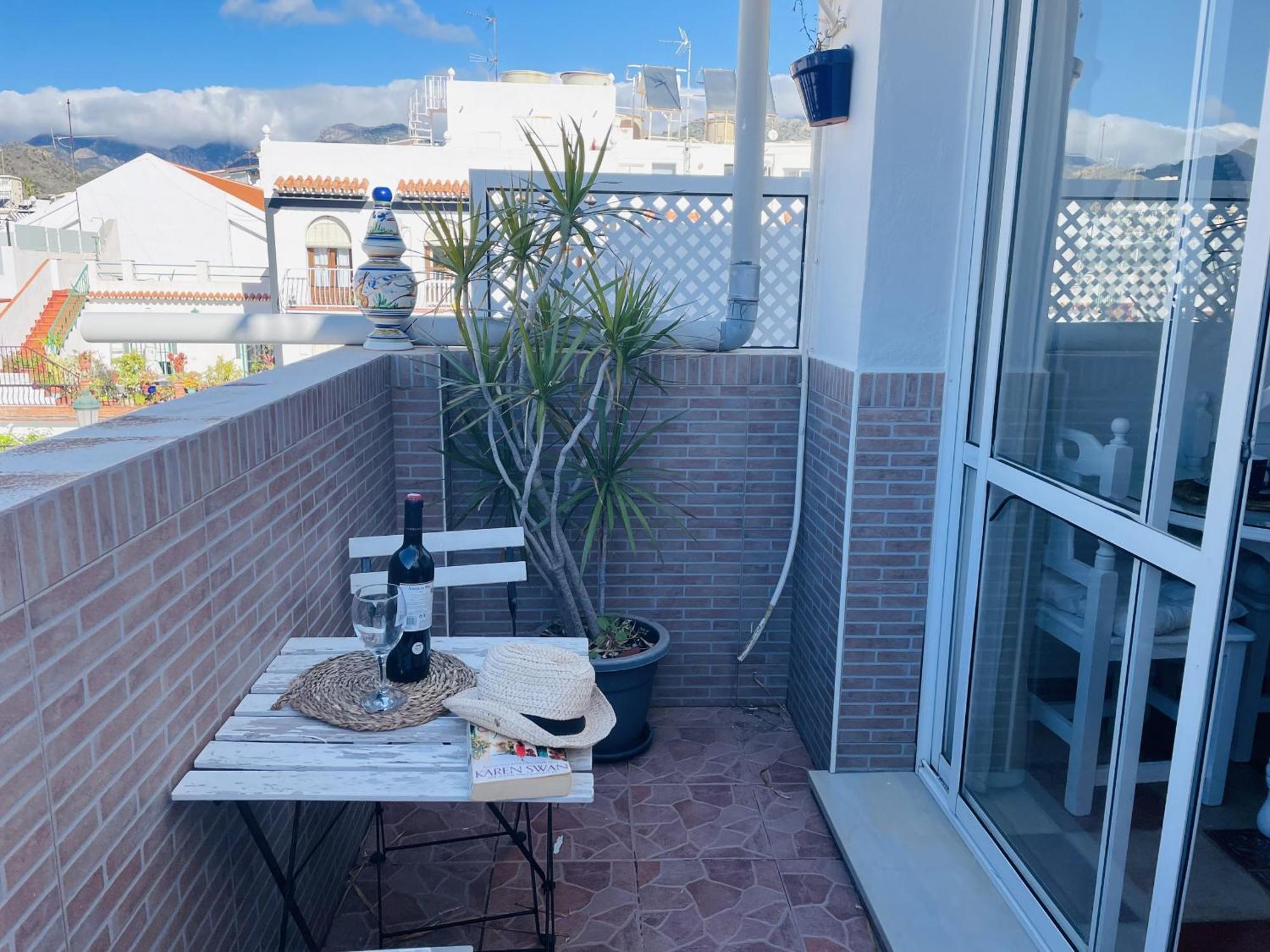 Estudio Jimena Cordoba En El Centro De Nerja Exterior foto
